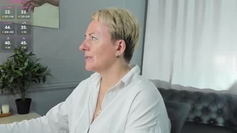 Snapshot of nika_smit chatting on September 12, 9:09 am Nika online show from September 12, 9:09 am