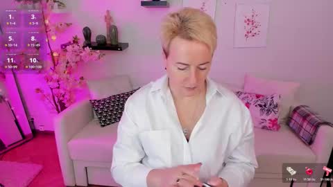 Snapshot of nika_smit chatting on October 19, 5:19 am Nika online show from October 19, 5:19 am