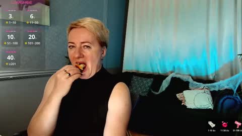 Snapshot of nika_smit chatting on November 2, 5:54 am Nika online show from November 2, 5:54 am