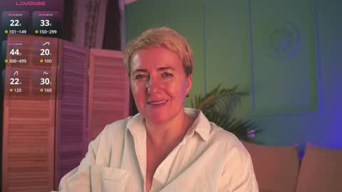 Snapshot of nika_smit chatting on November 7, 10:04 am Nika online show from November 7, 10:04 am