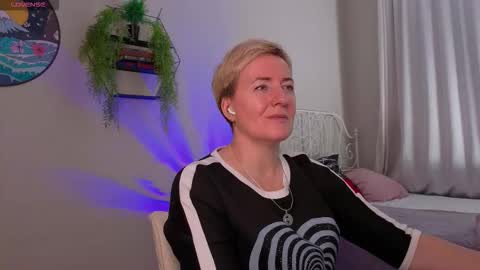 Snapshot of nika_smit chatting on November 8, 5:29 am Nika online show from November 8, 5:29 am