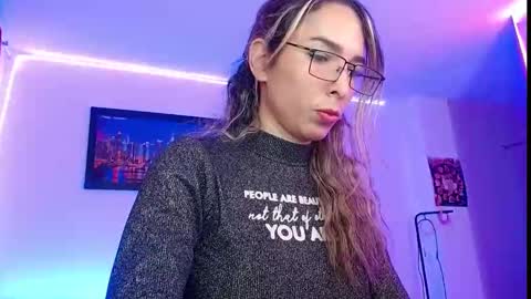 Snapshot of niki_1998 chatting on September 19, 12:12 am Natalia online show from September 19, 12:12 am