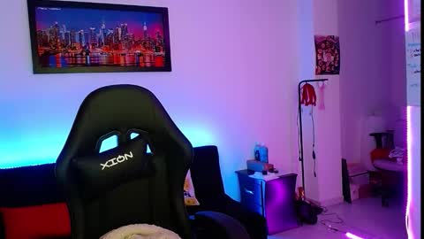 Snapshot of niki_1998 chatting on October 16, 12:11 am Natalia online show from October 16, 12:11 am