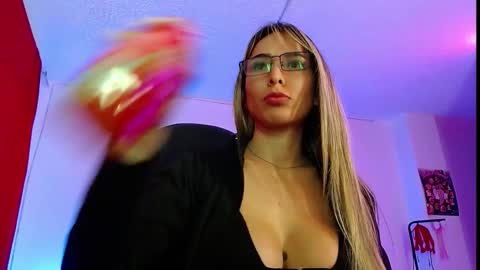 Snapshot of niki_1998 chatting on October 18, 7:03 pm Natalia online show from October 18, 7:03 pm