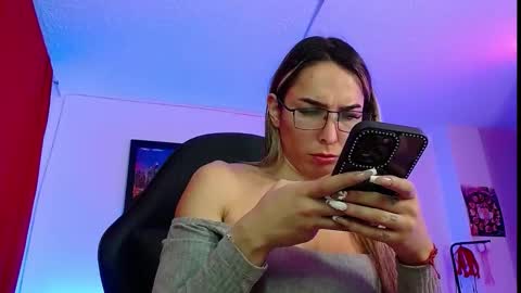 Snapshot of niki_1998 chatting on October 21, 2:01 am Natalia online show from October 21, 2:01 am