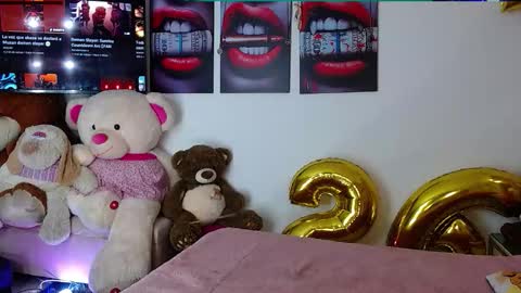 Snapshot of niki_1998 chatting on November 9, 2:21 am Natalia online show from November 9, 2:21 am