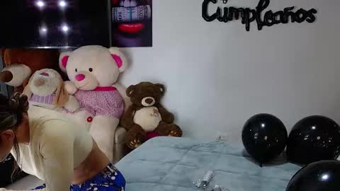 Snapshot of niki_1998 chatting on November 14, 8:51 pm Natalia online show from November 14, 8:51 pm