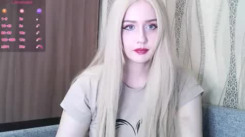 Snapshot of nikki_roseana chatting on December 19, 4:14 pm Nikki Roseana online show from December 19, 4:14 pm