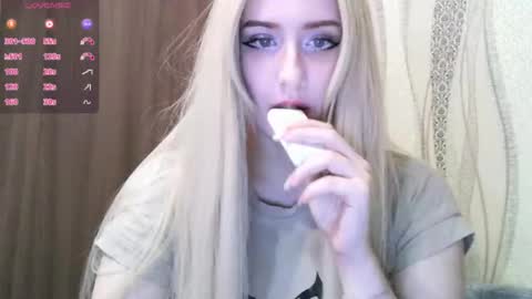 Nikki Roseanna online show from December 1, 1:16 pm