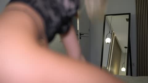 Snapshot of nikkimagic chatting on November 13, 7:29 am Nicole online show from November 13, 7:29 am