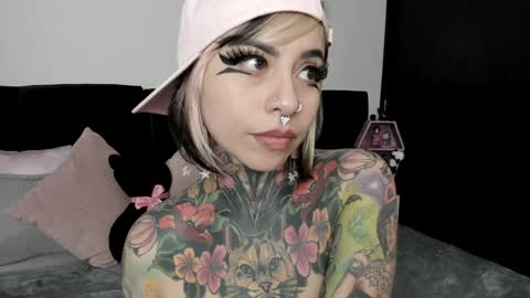 Nikki Ramone   online show from December 21, 4:03 pm