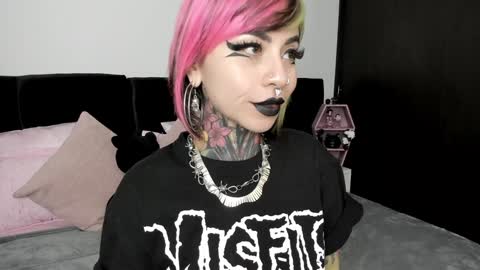 Nikki Ramone   online show from December 24, 9:06 am