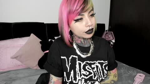 Nikki Ramone   online show from December 24, 12:11 pm