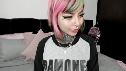 Nikki Ramone   online show from January 3, 6:03 pm