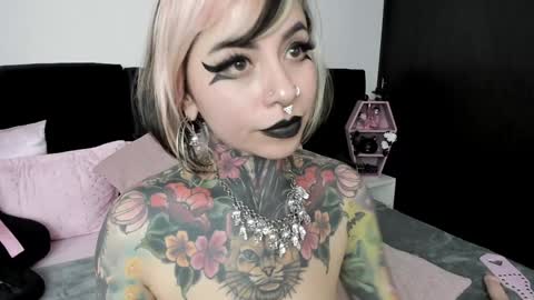 Nikki Ramone   online show from January 11, 6:01 pm