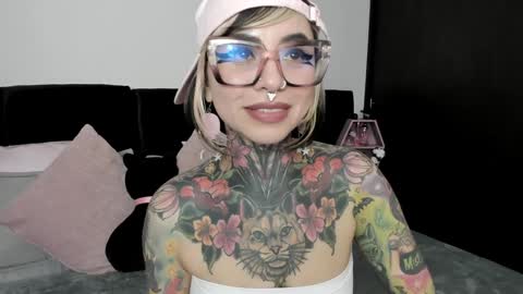 Nikki Ramone   online show from January 14, 5:56 pm