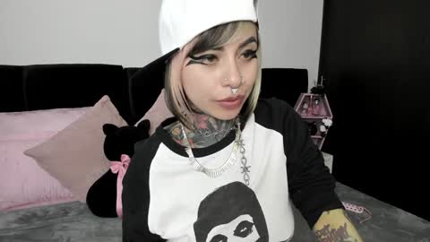 Nikki Ramone   online show from January 22, 6:20 pm