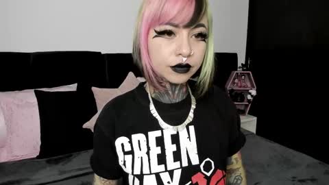 Nikki Ramone   online show from February 11, 6:40 am