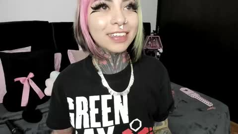 Nikki Ramone   online show from February 11, 9:42 am