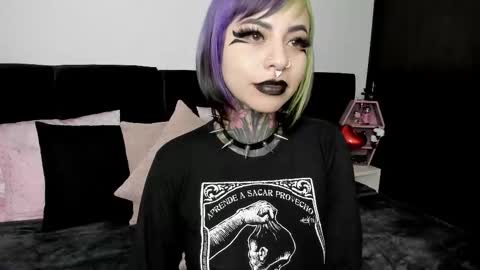 Nikki Ramone   online show from February 15, 5:09 am