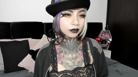 Nikki Ramone   online show from February 19, 10:12 am