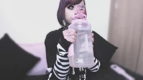 Nikki Ramone   online show from September 11, 10:48 am