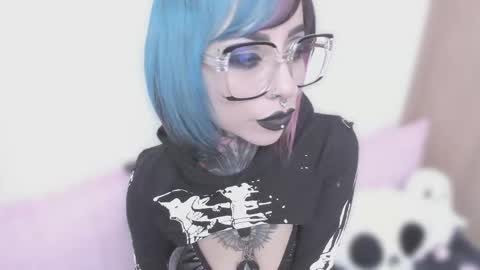 Nikki Ramone   online show from September 30, 11:32 pm