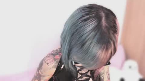 Nikki Ramone   online show from October 3, 11:02 pm