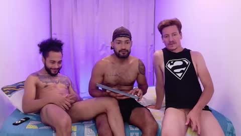 Snapshot of niko_roko chatting on October 14, 2:45 am niko_roko online show from October 14, 2:45 am