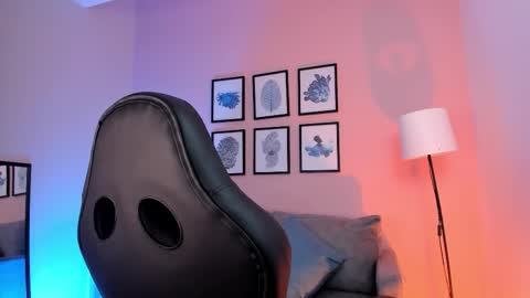 Nina online show from September 17, 9:05 pm