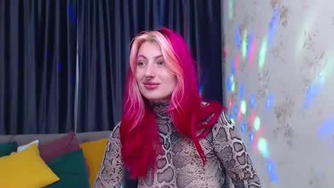 Snapshot of nina_b1um chatting on November 7, 5:40 am Nina online show from November 7, 5:40 am