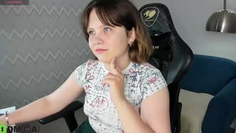 nina lunaa online show from September 13, 8:14 am