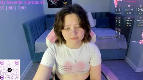 nina lunaa online show from October 5, 1:04 am