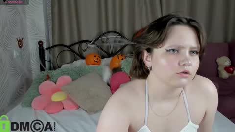 nina lunaa online show from October 30, 9:33 am