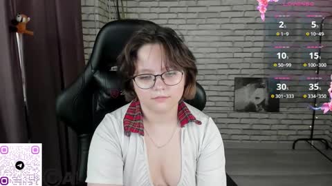 nina lunaa online show from November 1, 9:22 am