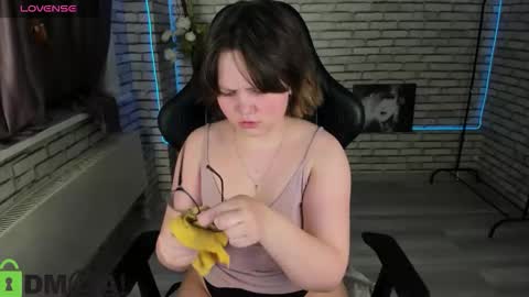 nina lunaa online show from November 26, 9:32 am