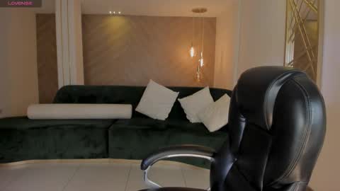 Nina online show from October 29, 2:58 am