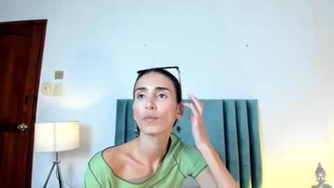 Nina online show from December 18, 6:03 pm