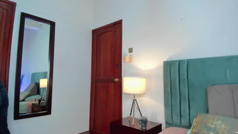 Nina online show from January 25, 6:02 pm