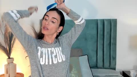 Nina online show from February 7, 11:55 pm