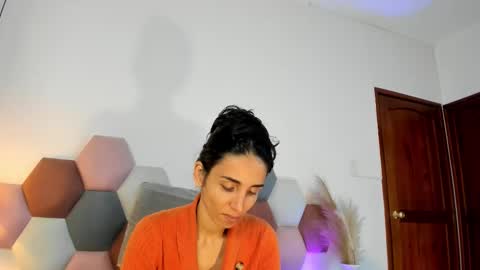 Nina online show from November 30, 2:32 pm