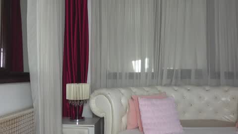 Snapshot of ninacrystal chatting on December 3, 7:21 am NinaCrystal online show from December 3, 7:21 am