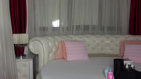 Snapshot of ninacrystal chatting on February 14, 6:12 am NinaCrystal online show from February 14, 6:12 am