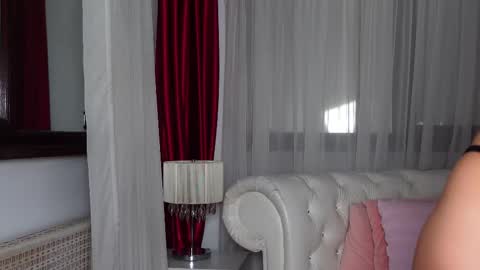 Snapshot of ninacrystal chatting on February 14, 12:14 pm NinaCrystal online show from February 14, 12:14 pm