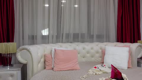 Snapshot of ninacrystal chatting on March 10, 5:54 am NinaCrystal online show from March 10, 5:54 am