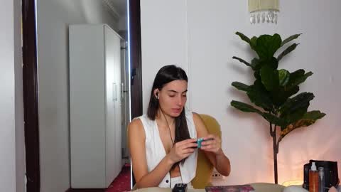 Snapshot of ninacrystal chatting on October 6, 8:23 am NinaCrystal online show from October 6, 8:23 am