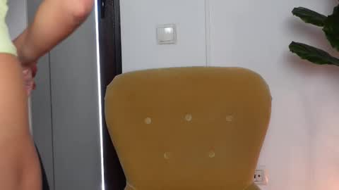 Snapshot of ninacrystal chatting on October 28, 9:02 am NinaCrystal online show from October 28, 9:02 am