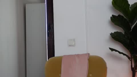 Snapshot of ninacrystal chatting on November 12, 8:26 am NinaCrystal online show from November 12, 8:26 am