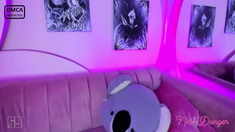 Snapshot of ninadanger chatting on December 10, 7:11 pm Heyyy guys Im Ninas crazy online show from December 10, 7:11 pm