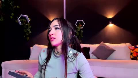 Snapshot of ninadanger chatting on March 5, 4:24 pm Heyyy guys Im Ninas crazy online show from March 5, 4:24 pm